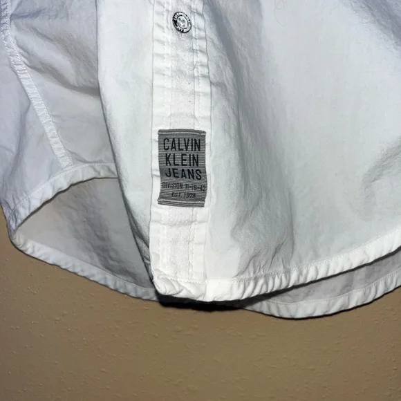 Calvin Klein Jeans White Lightweight Button-Up Shirt. 100% cotton - Picture 9 of 16
